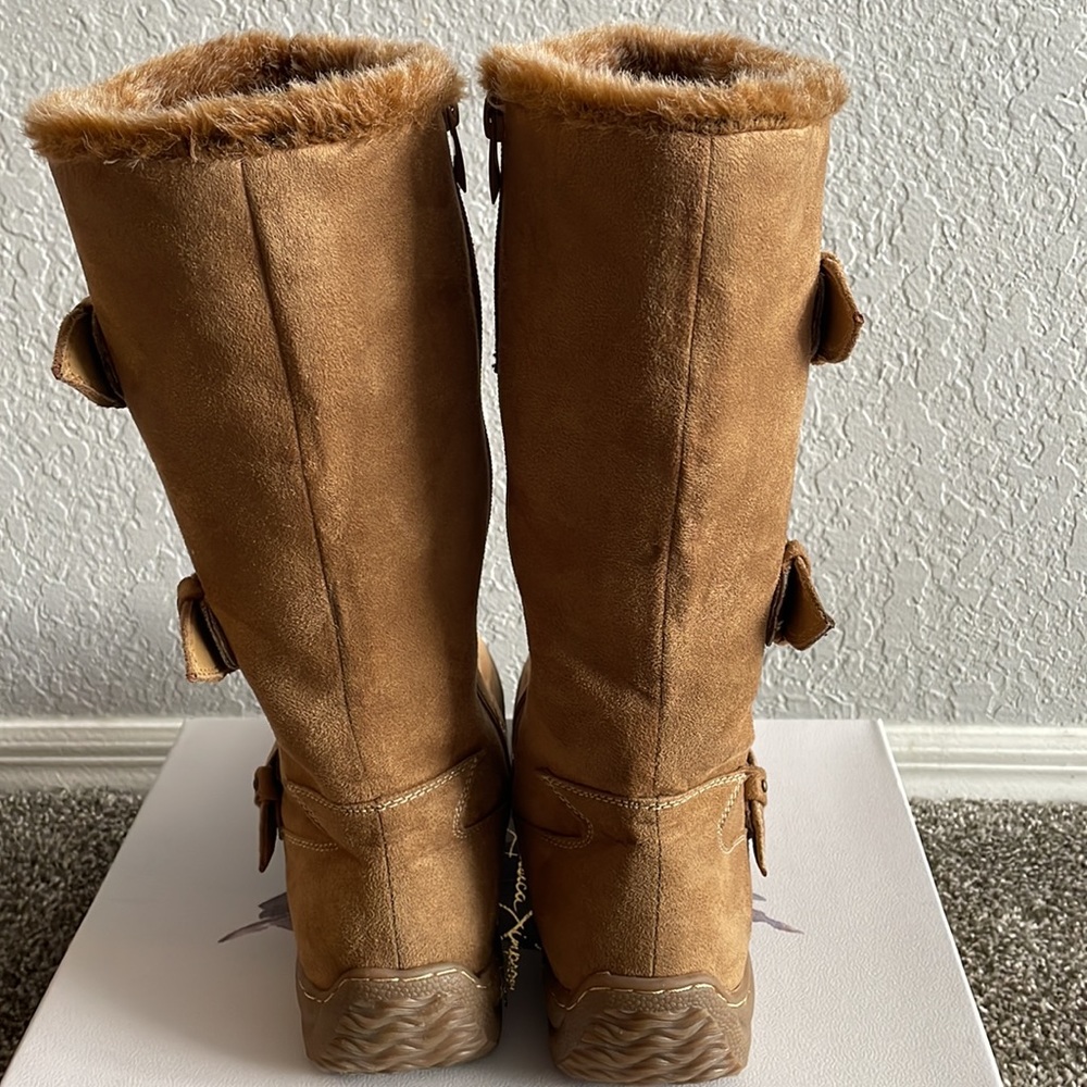 Size 9 Traffic boots with buckles - Picture 3 of 6